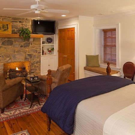 Hillbrook Inn & Spa (Adults Only) Чарльз-Таун Экстерьер фото