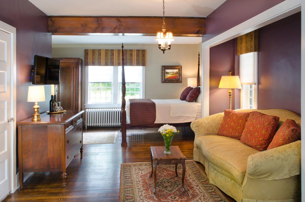 Hillbrook Inn & Spa (Adults Only) Чарльз-Таун Экстерьер фото