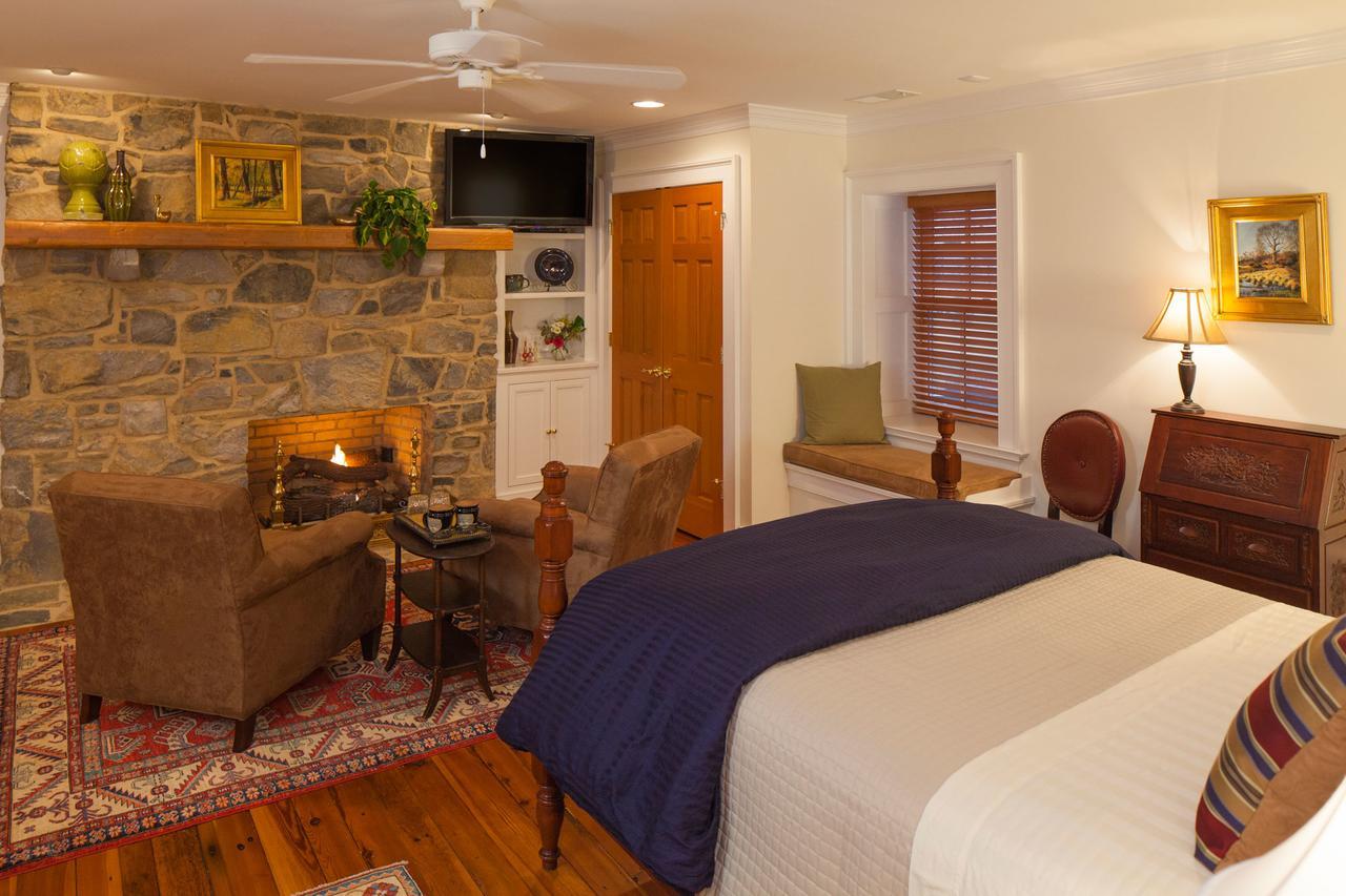 Hillbrook Inn & Spa (Adults Only) Чарльз-Таун Экстерьер фото